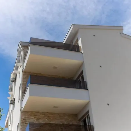 Apartman Ivica #7 *